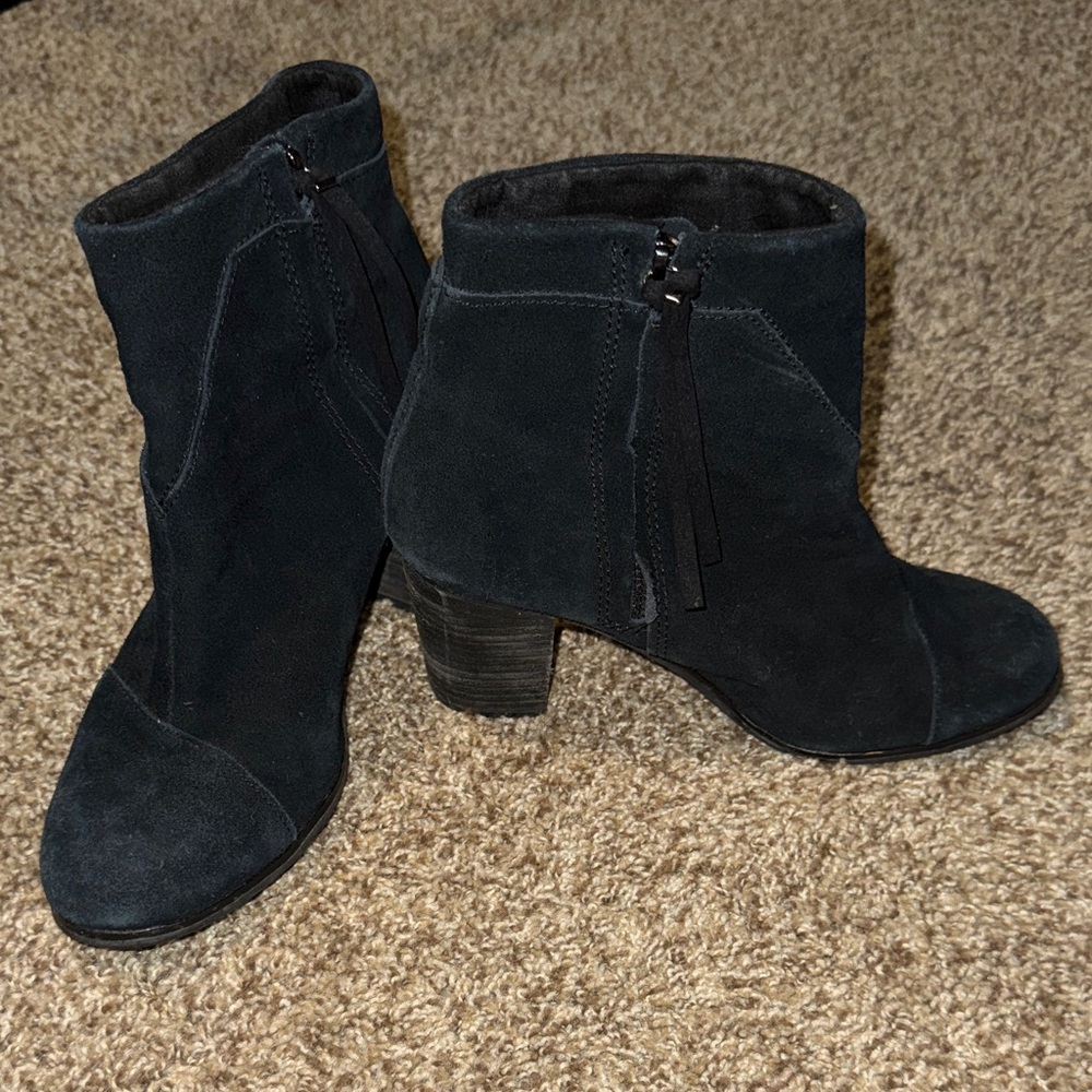 Toms Black Suede Heeled Ankle Boots (8) - EUC!